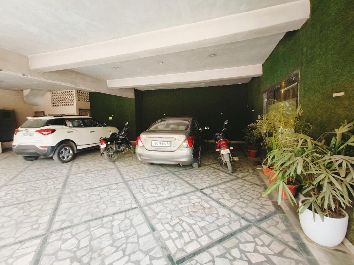 Hotel Ricky International Amritsar Exterior photo